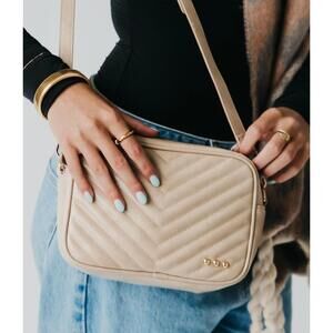 NEW PRETTY SIMPLE women's sienna quilted crossbody bag in taupe